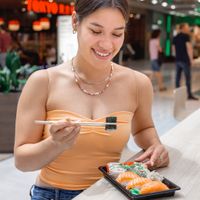 Fotoagentur-augsburg-oez-sushi-mit-model